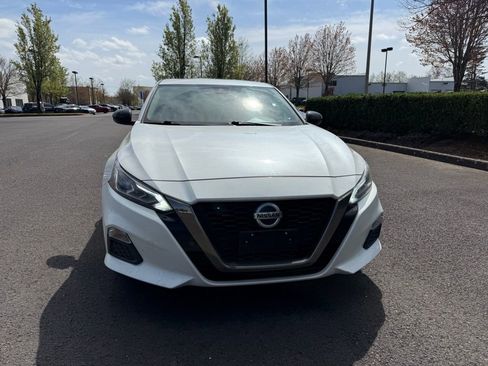 Used 2020 Nissan Altima 2.5 SR w/ Premium Package image 2