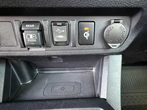 Used 2019 Toyota Tacoma TRD Sport AWD/4WD image 22
