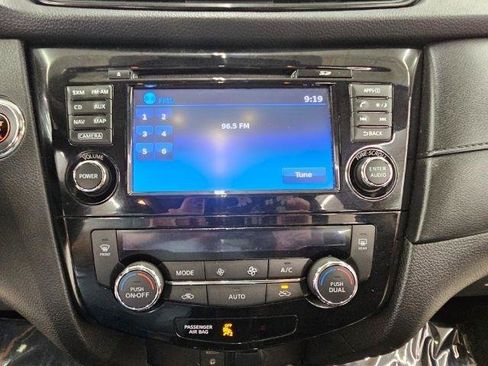 Used 2017 Nissan Rogue SV AWD/4WD image 17