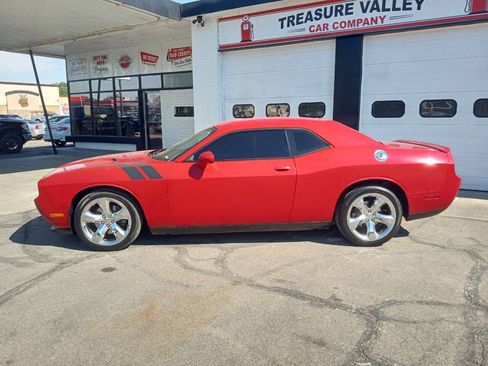 Used 2013 Dodge Challenger R/T RWD image 2