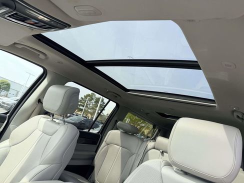 Used 2024 Jeep Wagoneer L 4WD w/ Premium Group I image 20