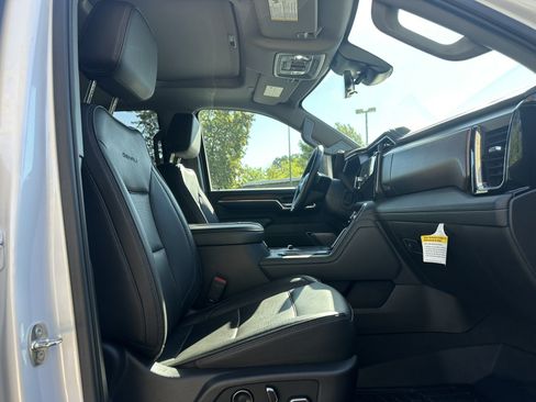 Used 2024 GMC Sierra 3500 Denali w/ Denali Reserve Package AWD/4WD image 21