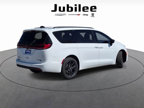 New 2026 Chrysler Pacifica Limited w/ Uconnect Theater Family Group AWD/4WD image 5