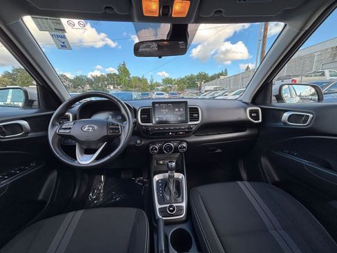 Used 2025 Hyundai Venue SEL image 32