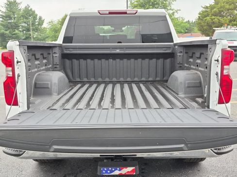 Used 2023 Chevrolet Silverado 1500 LT AWD/4WD image 19