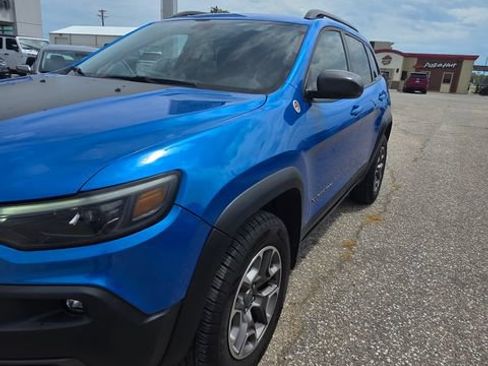 Used 2020 Jeep Cherokee Trailhawk w/ Cold Weather Group AWD/4WD image 3