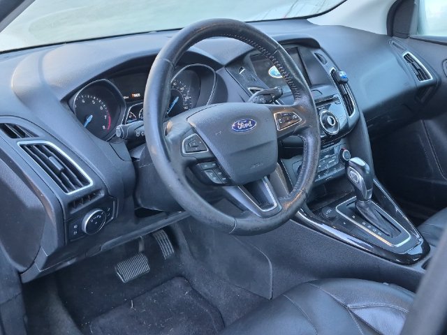 Used 2018 Ford Focus Titanium w/ Titanium Technology Package FWD image 12