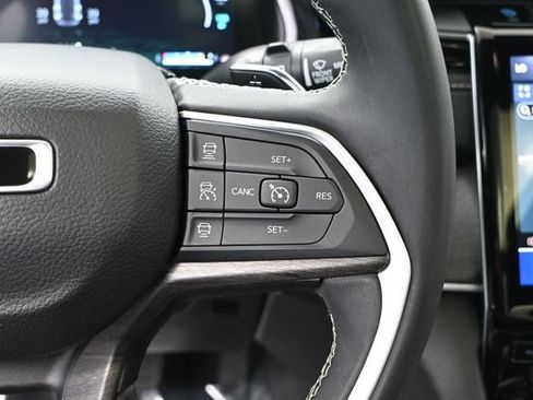 Used 2023 Jeep Grand Cherokee 4WD 4xe w/ Luxury Tech Group II image 32