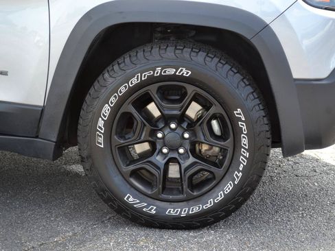 Used 2020 Jeep Cherokee Trailhawk w/ Cold Weather Group AWD/4WD image 57