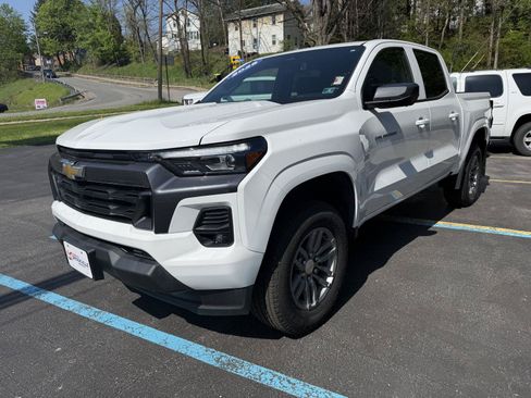 New 2025 Chevrolet Colorado LT w/ LT Convenience Package AWD/4WD image 3