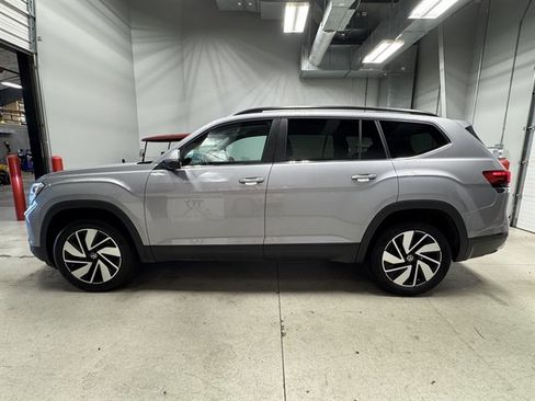 Used 2025 Volkswagen Atlas SE FWD image 5