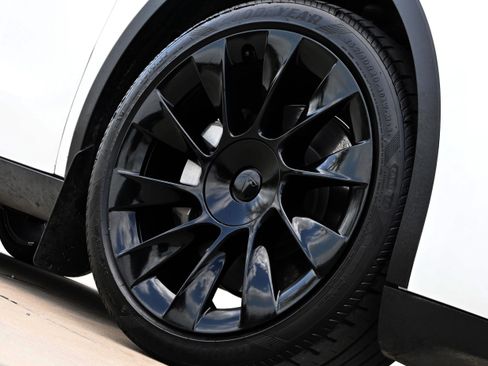 Used 2023 Tesla Model Y Long Range AWD/4WD image 11