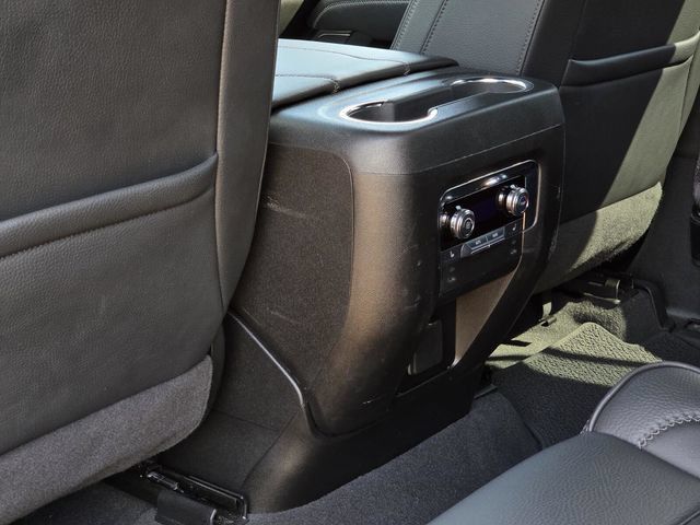Used 2025 GMC Yukon Denali AWD/4WD image 39