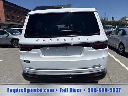 Used 2024 Jeep Wagoneer L Series II w/ Flexible Seating Group AWD/4WD image 4