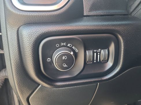 Used 2025 RAM 3500 Laramie image 22