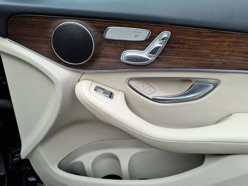 Used 2022 Mercedes-Benz GLC 300 GLC 300 4MATIC image 8