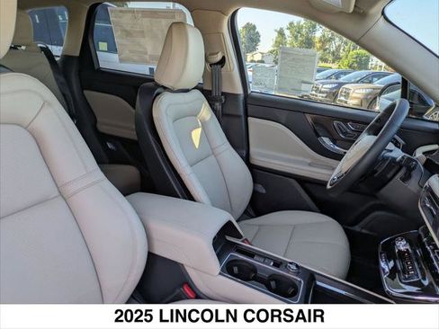 New 2025 Lincoln Corsair Reserve image 14