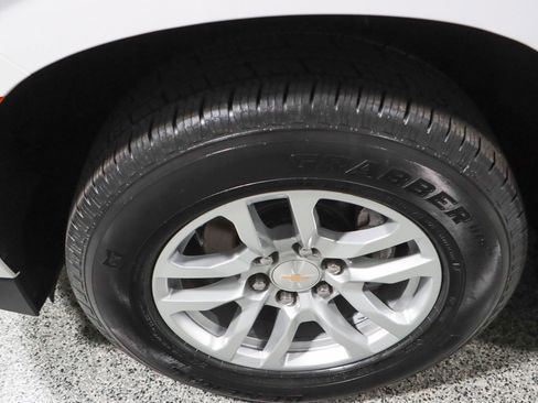 Used 2023 Chevrolet Suburban LT image 11