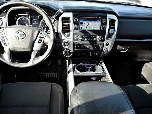 Used 2017 Nissan Titan SV image 13
