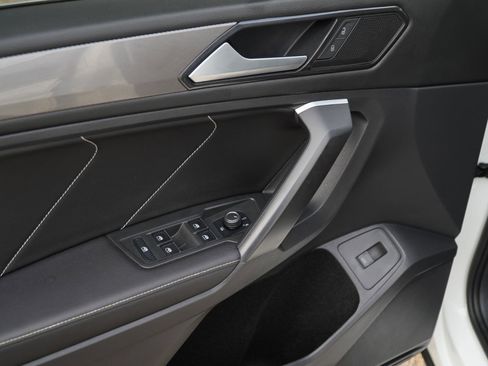 Used 2024 Volkswagen Tiguan SE image 13