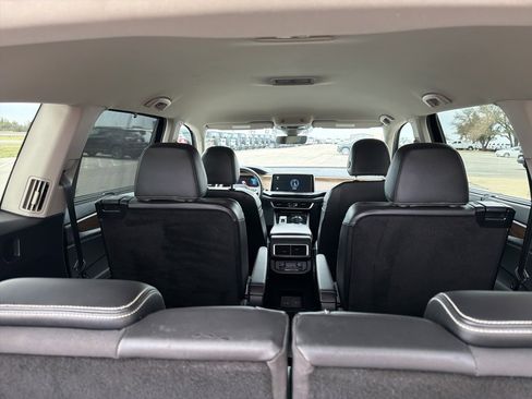 Used 2024 Volkswagen Atlas SE image 19