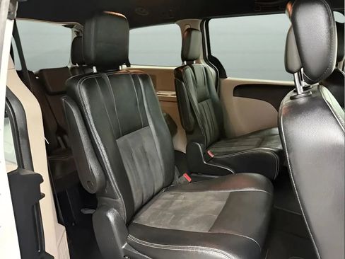 Used 2019 Dodge Grand Caravan SXT FWD image 13