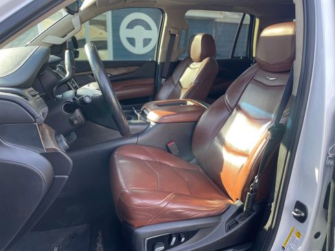 Used 2016 Cadillac Escalade Premium image 2
