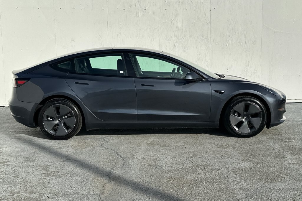 Used 2023 Tesla Model 3 Standard Range RWD image 2