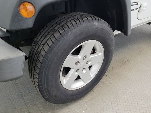 Used 2016 Jeep Wrangler Sport w/ Quick Order Package 24S AWD/4WD image 31