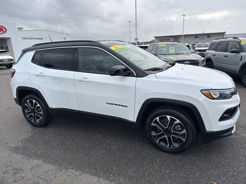 Used 2023 Jeep Compass Limited image 19