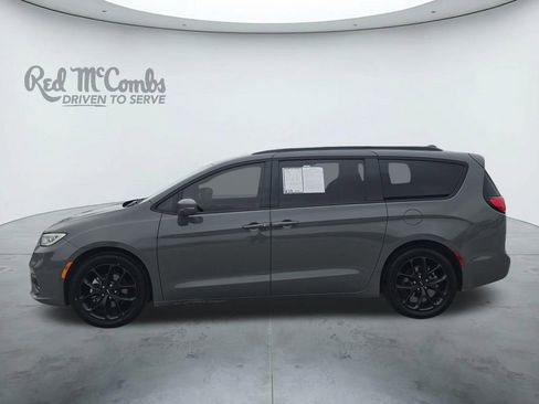 Used 2021 Chrysler Pacifica Touring-L w/ Uconnect Theater Family Group FWD image 2