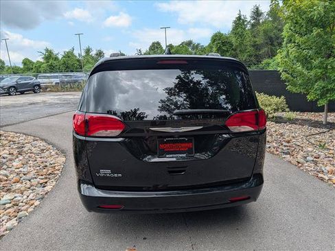 Used 2020 Chrysler Voyager Lxi FWD image 4