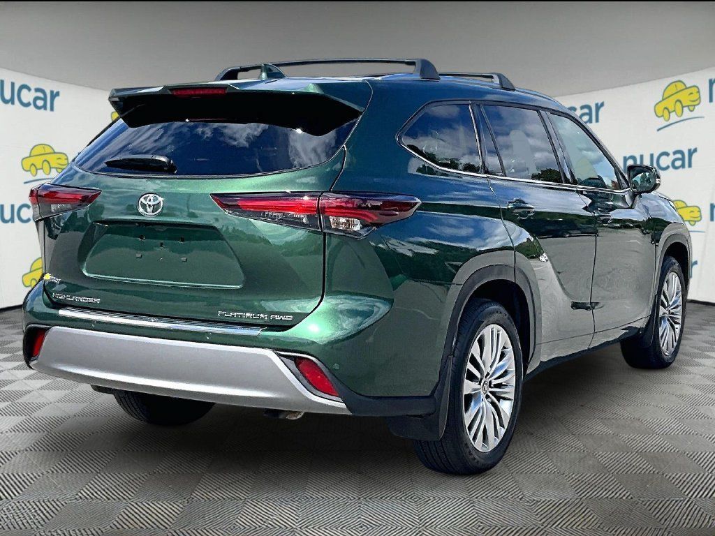 Used 2025 Toyota Highlander Platinum AWD/4WD image 6