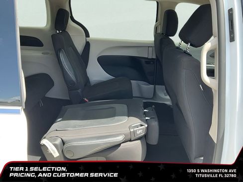 Used 2023 Chrysler Voyager LX FWD image 12