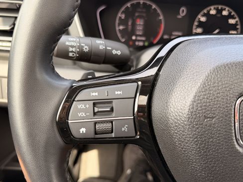 Used 2023 Honda Pilot Touring image 23