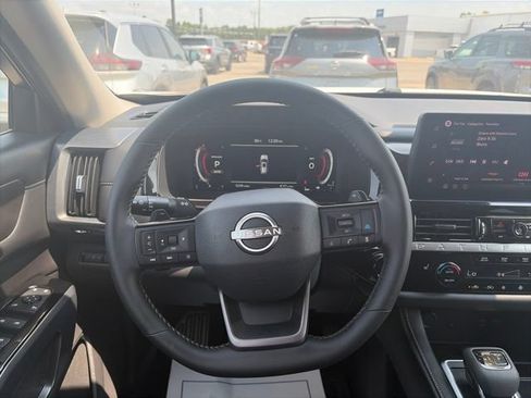 Used 2026 Nissan Pathfinder SL AWD/4WD image 15