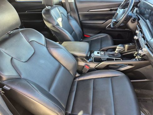 Certified 2025 Kia Telluride S image 17