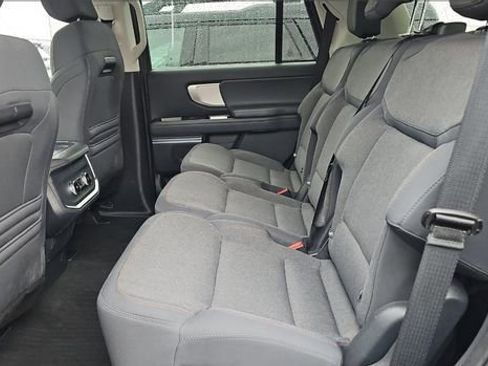 Used 2025 Ford Expedition Active image 5