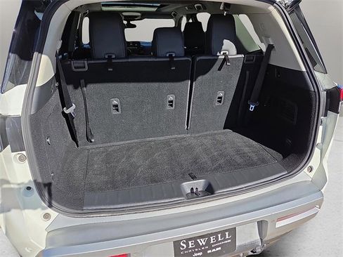 Used 2022 Nissan Pathfinder SL w/ SL Premium Package image 11