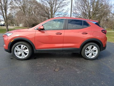 Used 2024 Buick Encore GX Preferred AWD/4WD image 3