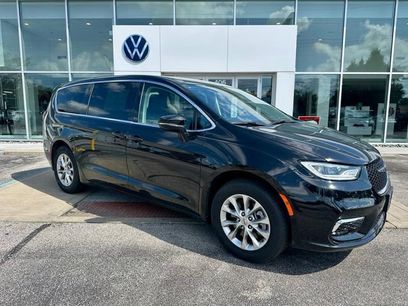 Used 2024 Chrysler Pacifica Touring-L