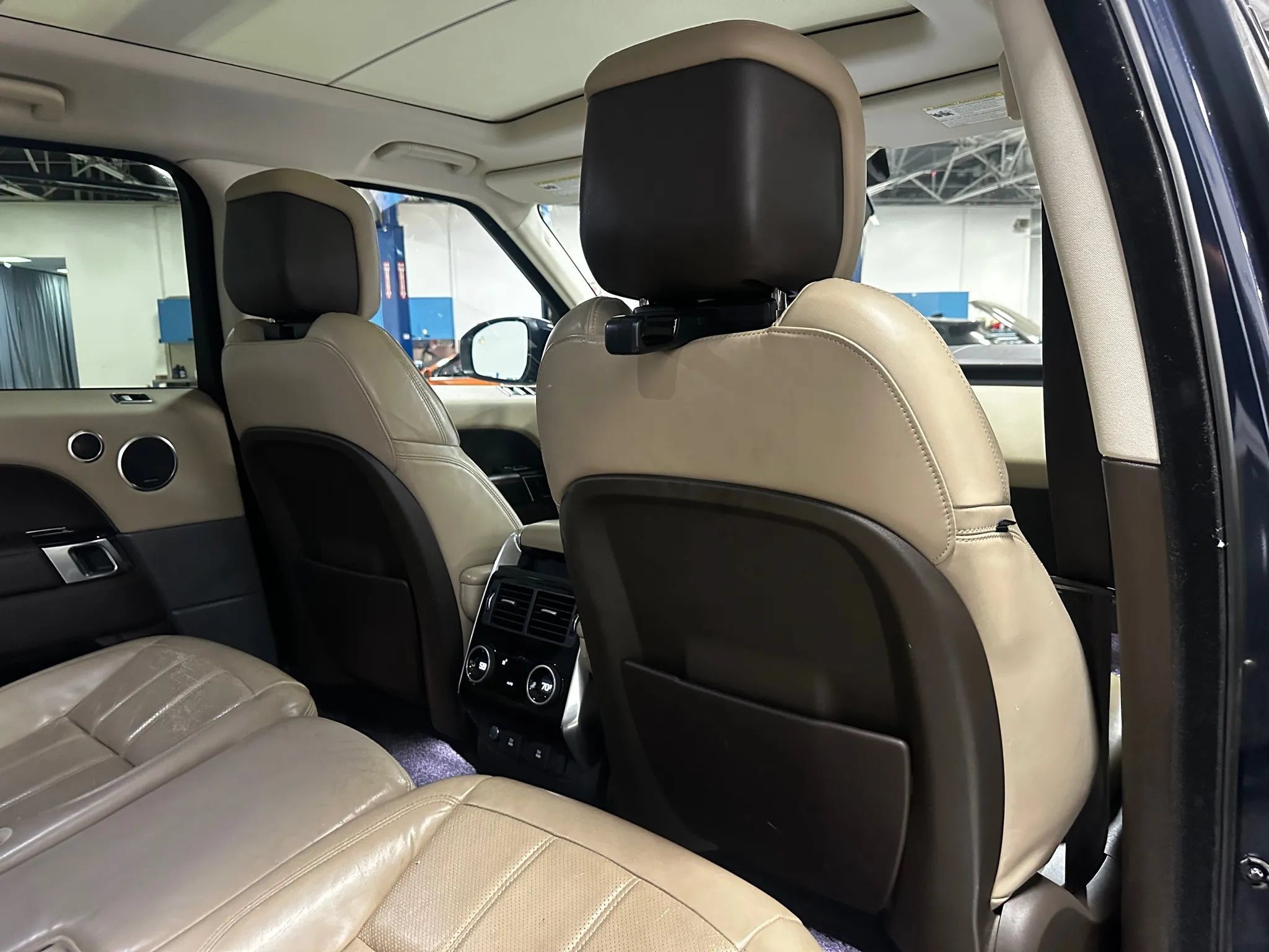 Used 2019 Land Rover Range Rover Sport HSE AWD/4WD image 19