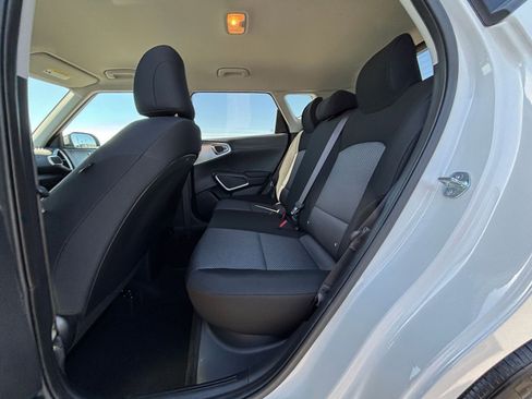 Used 2025 Kia Soul LX w/ LX Technology Package FWD image 23