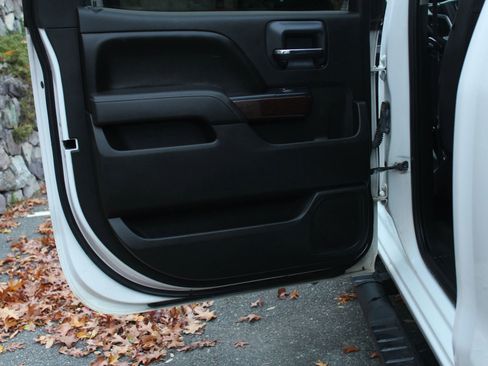 Used 2017 GMC Sierra 1500 SLE w/ SLE Value Package image 13