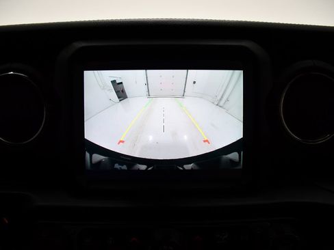 Used 2022 Jeep Wrangler Unlimited Sahara image 16