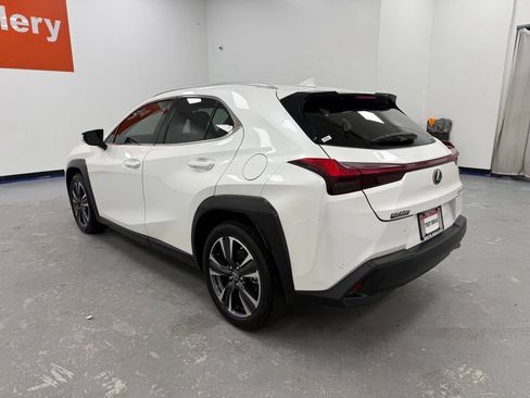 Used 2021 Lexus UX 200 w/ Accessory Package (Z1) FWD image 8