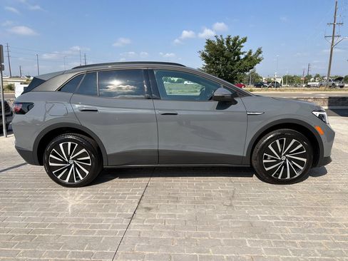 Certified 2025 Volkswagen ID.4 Pro AWD/4WD image 8