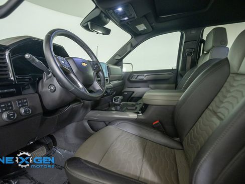 Used 2025 Chevrolet Silverado 1500 ZR2 w/ Technology Package AWD/4WD image 10