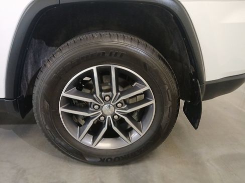 Used 2017 Jeep Grand Cherokee Limited AWD/4WD image 18