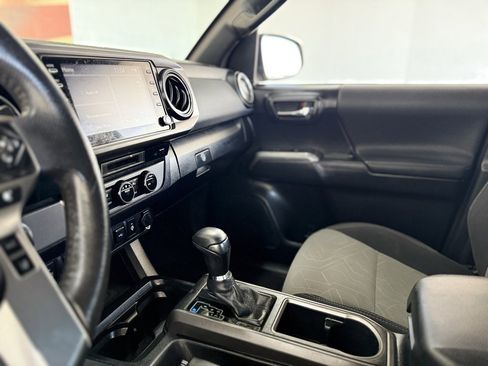 Used 2021 Toyota Tacoma TRD Off-Road image 33